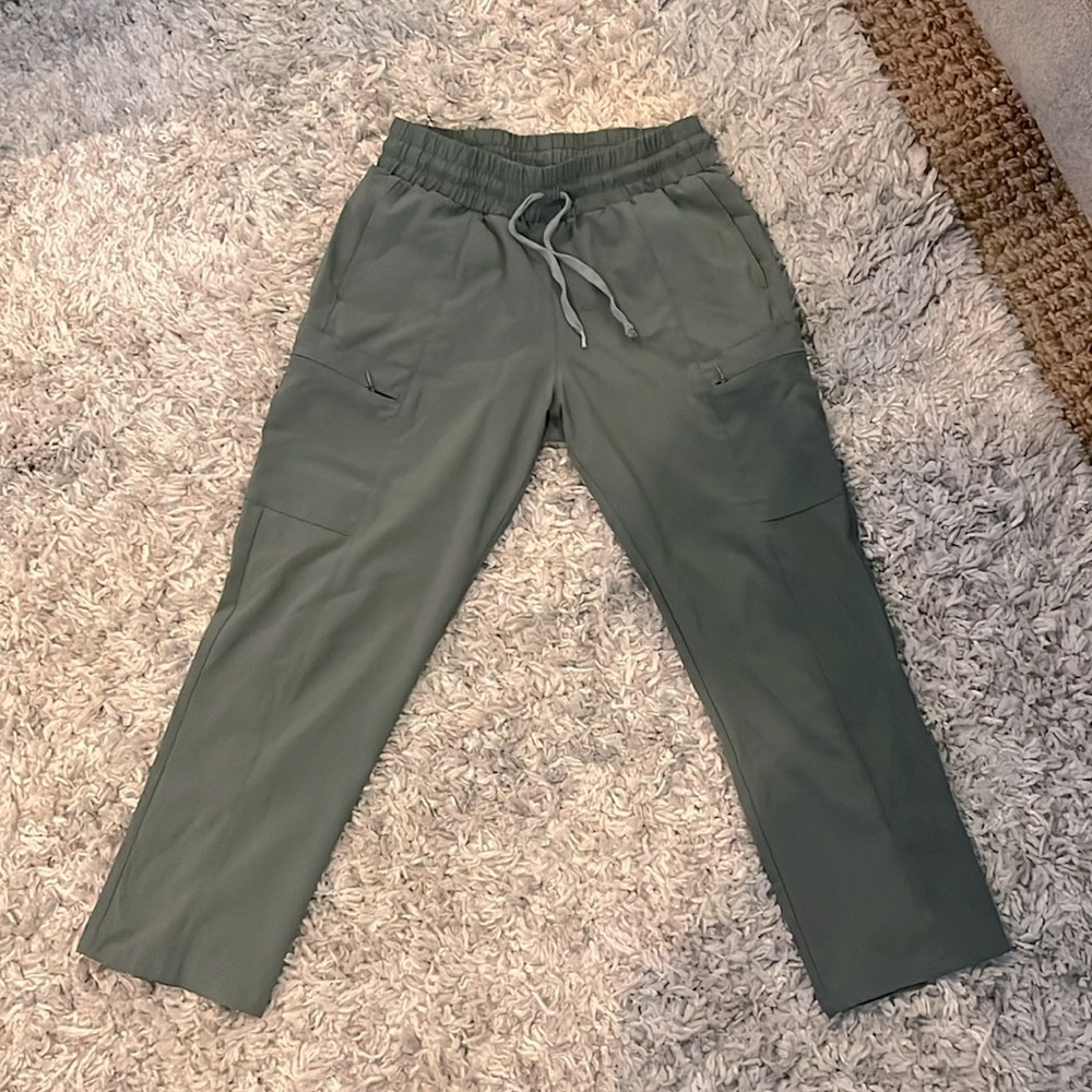 High waisted, tapered scrub pants